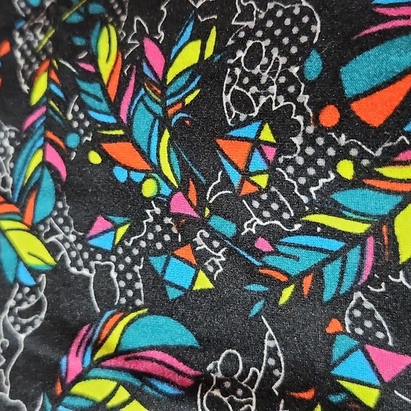 LULAROE LLR OS Feather Patterned Buttery Soft Legging One Size - Picture 1 of 1